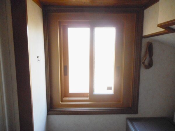 銚子市H様邸　かんたんマドリモで窓を交換　脱衣所の窓が最新の断熱窓へ