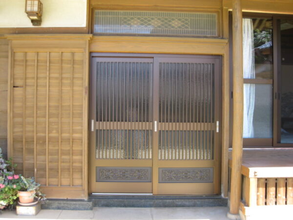 銚子市N様邸　木製建具の玄関・サッシを交換　雨・虫の侵入対策に
