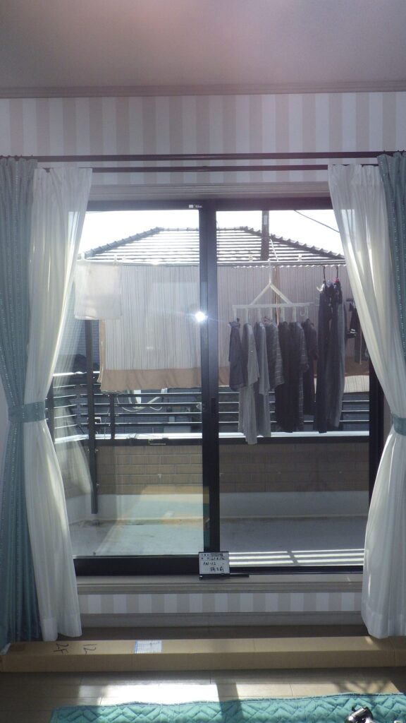 ⑫２階洋室４<br />
<br />
W１６７０×H１７６４<br />
大サイズ　窓面積（2.8㎡以上）