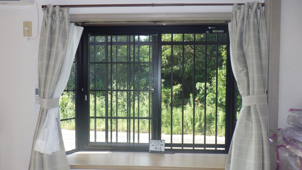 ⑦１階洋室２<br />
<br />
W１６４５×H１１４２<br />
中サイズ　窓面積（1.6㎡以上2.8㎡未満）