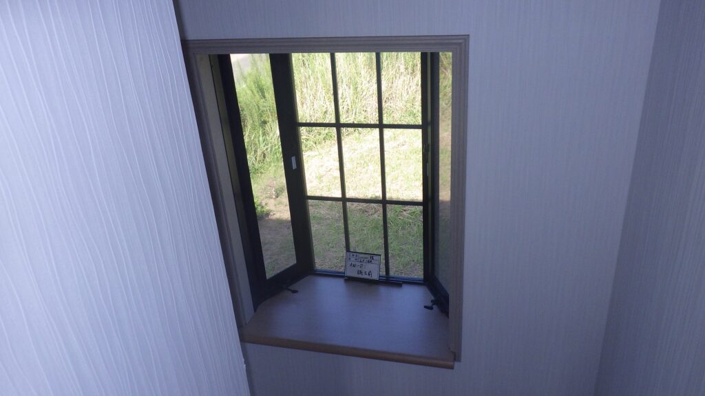 ⑧階段<br />
<br />
W７３８×H９９３<br />
小サイズ　窓面積（0.2㎡以上1.6㎡未満）