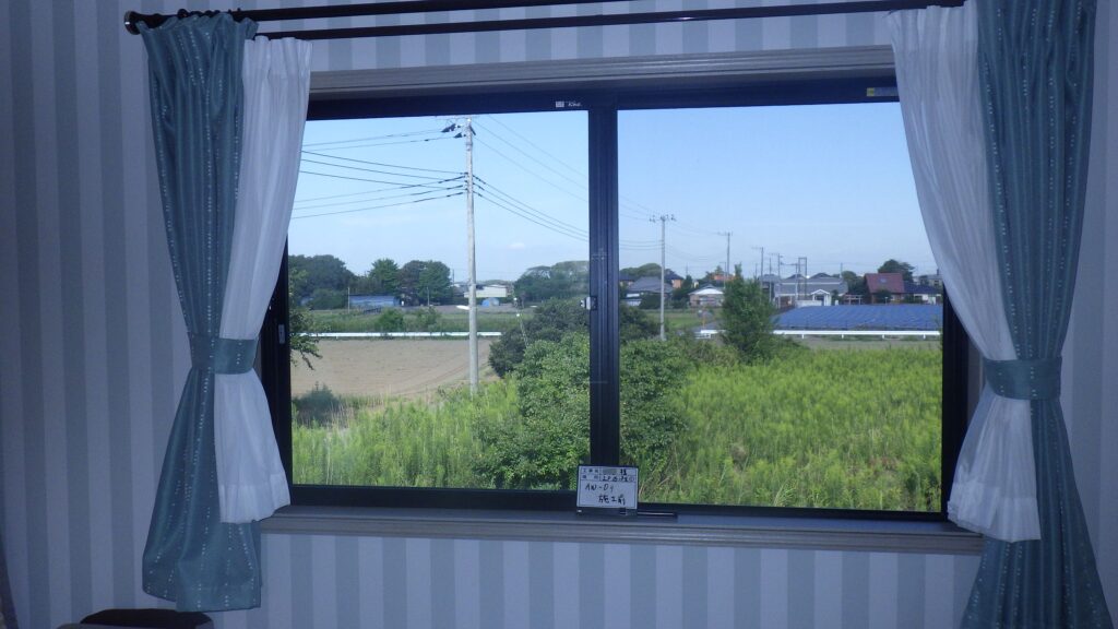 ⑨２階洋室１<br />
<br />
W１６７３×H１００１<br />
中サイズ　窓面積（1.6㎡以上2.8㎡未満）